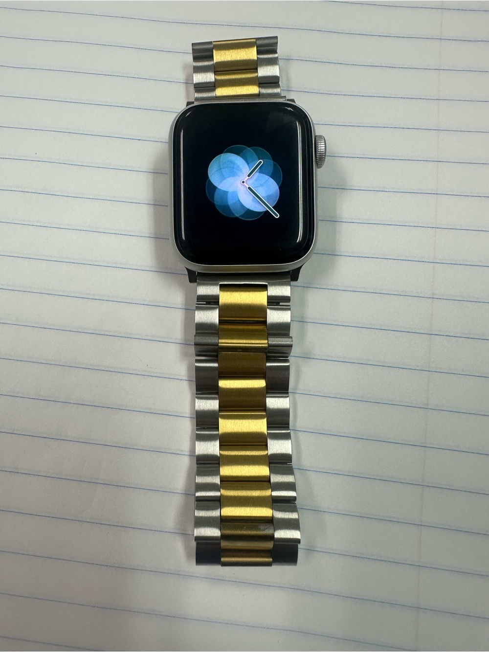Apple Smartwatch with Gold and Silver Two-Tone Metal Link Band series 6. 40mm